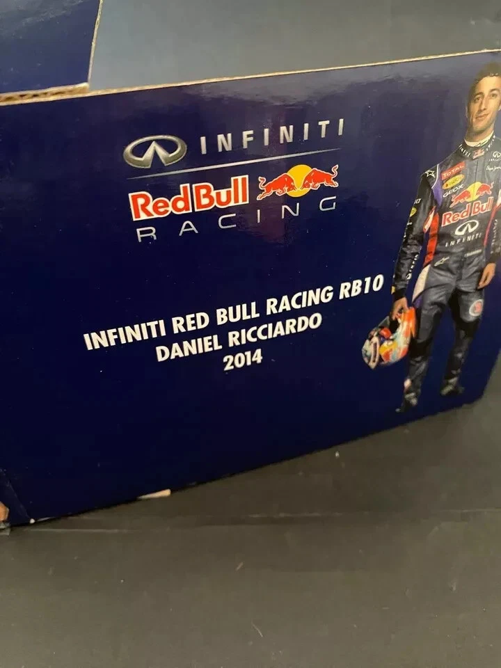 Minichamps 1:18 F1 INFINITI RED BULL RACING R 10 D. Ricciardo 2014 - Immagine 3 di 4