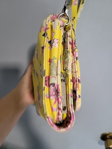 Bolso Bandolera Betsey Johnson Bolsillos con Cremallera Amarillo Floral Cadena Correa - Imagen 5 de 17