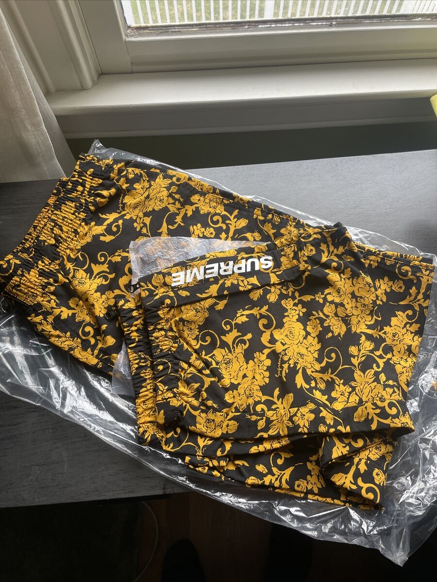 Supreme Warm Up Pant Black Floral SS20 Size Small Versace Supreme Warm Up Pant Black Floral SS20 Size Small Versace
