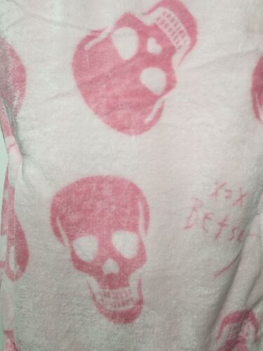 Halloween Betsey Johnson Pink Skeleton Skull Soft Throw Blanket - Picture 2 of 4