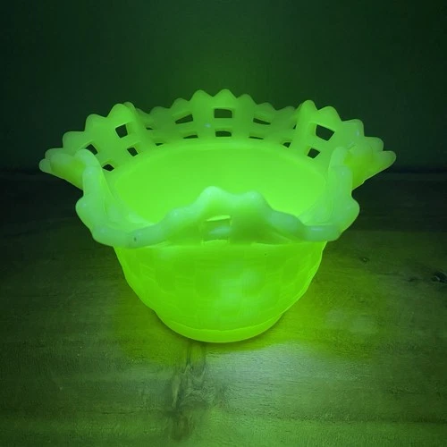 Vtg Fenton Glass Lace Edge Basket Weave Dish Small Bowl Glow Uranium Vaseline
