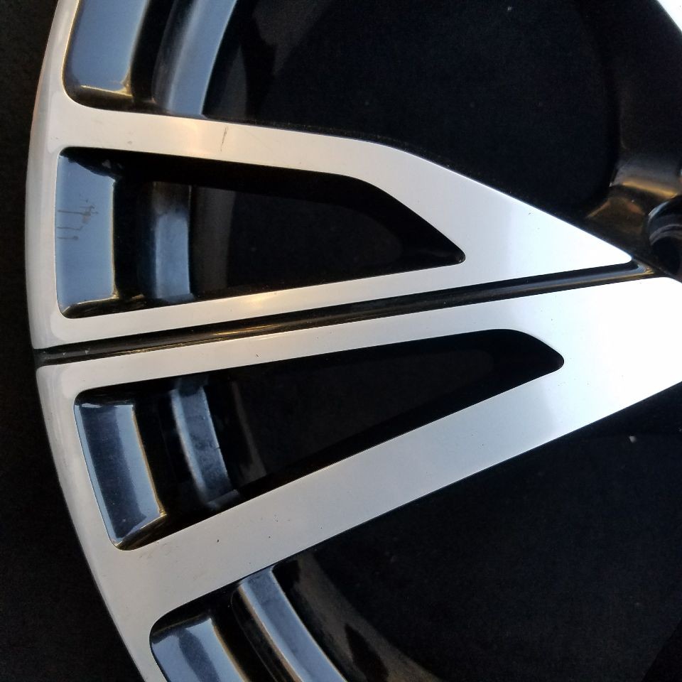 BMW i8 2014-2017 Front Right Wheel Black P/N 56086201