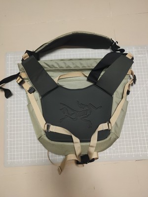 激レア　ARC'TERYXアークテリクス MISTRAL8 メッセンジャーバッグ Arc'Teryx Men Bag Mistral8 Mistral 8 Limited Edition VHTF Rare