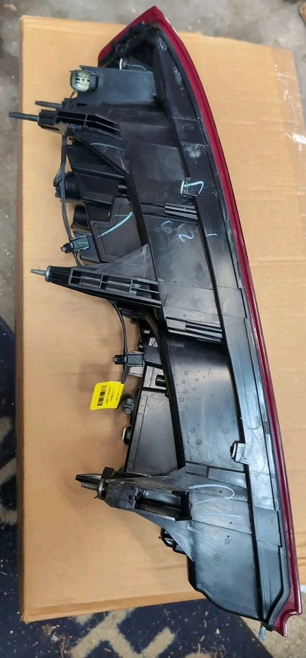 Оригинальный левосторонний светодиодный задний фонарь для Chevrolet Camaro LH 2016-2018 годов выпуска 84136772 - Изображение 3 из 3