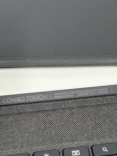 Logitech Combo Touch for iPad Pro 12.9-inch 5th and 6th GEN 920-010097 - 第 4/14 張圖片