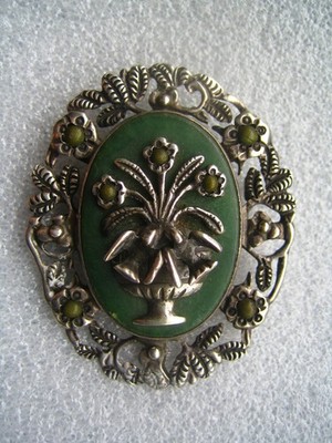 Großer, sehr alter Anhänger aus Sterlingsilber mit Jade (?)