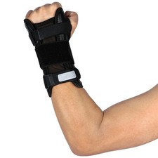 Open Wrist Protectors Suitable for Easy Wear in Various Athletic Pursuits