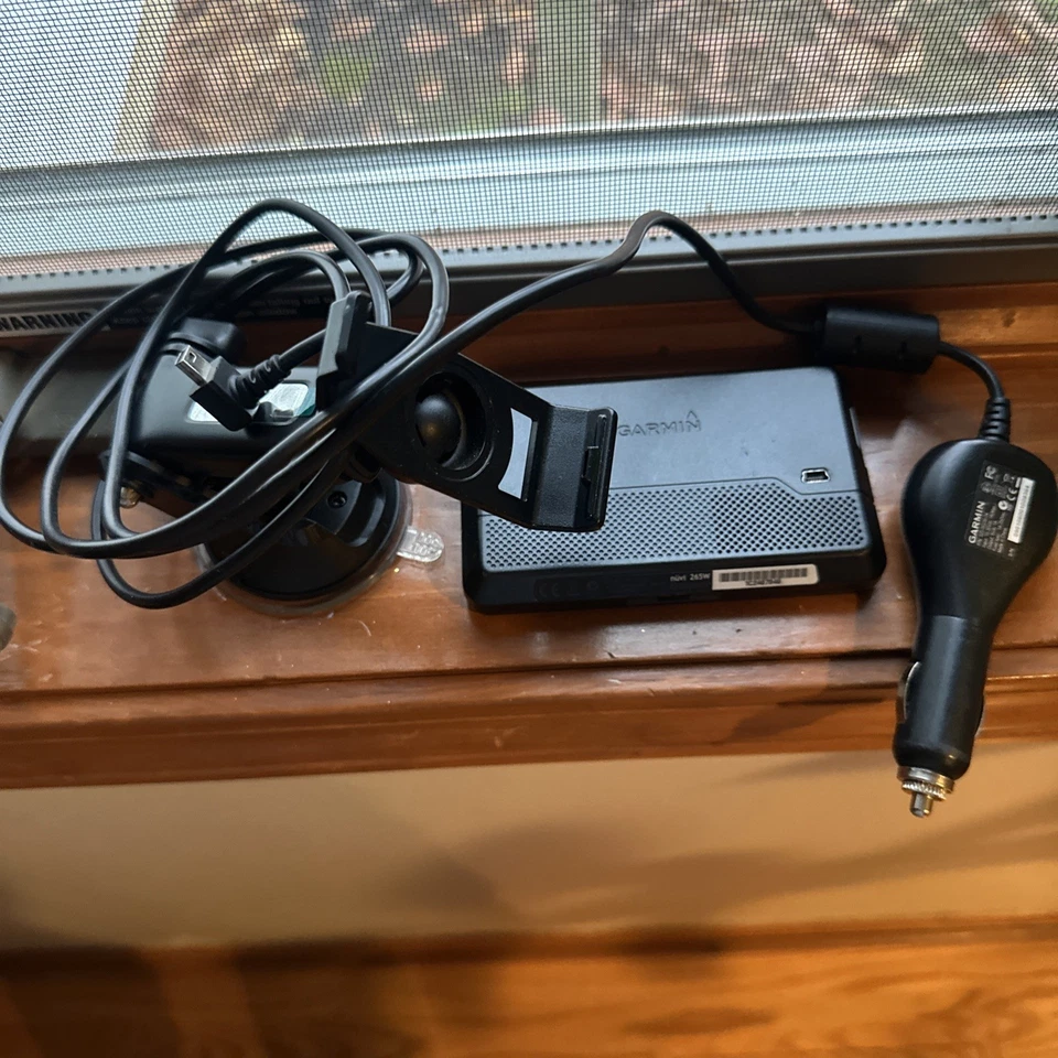 Garmin Nuvi 265W 4.3'' Bluetooth Portable GPS Navigation  - Image 4 of 4