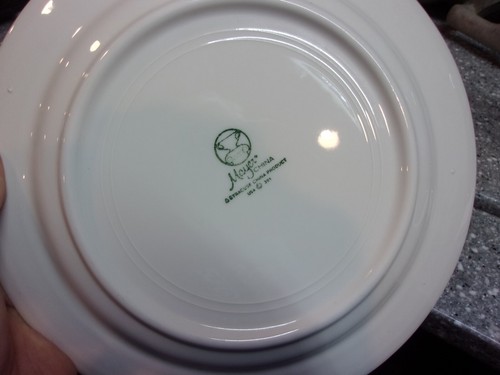 H56 lot of vintage NOS syracuse china 10" plates burgandy rim Mayer 12 plates - Picture 2 of 2