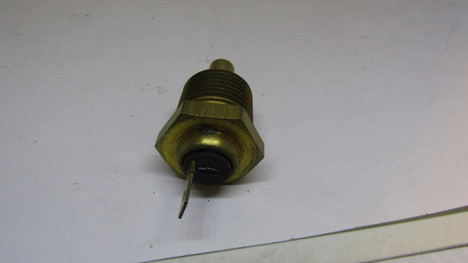 Transmisor de temperatura refrigerante motor estándar TS-71 nuevo calcetín antiguo. Foto 3 de 4