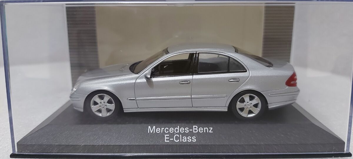 Mercedes-Benz E-Class 2007 W211 Silver 1:43 Minichamps Mercedes-Benz E-Class 2007 W211 Silver 1:43 Minichamps