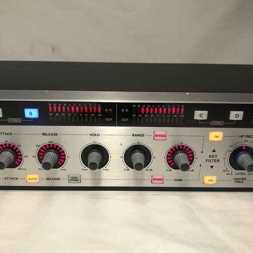 MACKIE QUAD COMPRESSOR / GATE 4-CHANNEL VERY GOOD CONDITION #2 - Picture 3 of 18