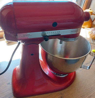 KitchenAid Artisan Küchenmaschine rot 4,8L Edelstahlschüssel 300W 10 Stufen