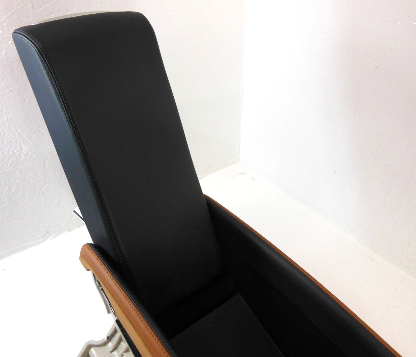 2006 06 Bentley Continental Flying Spur Rear Center Fold Down Arm Rest OEM