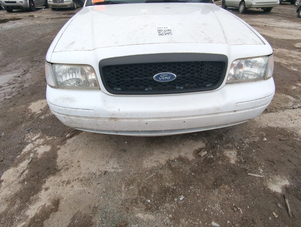2006-2011 Ford Crown Victoria Front Bumper - Oem R5AKM - Image 2 of 3