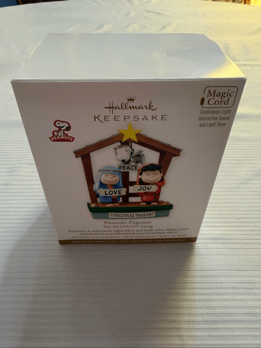 Hallmark Keepsake 2012 Christmas Ornament Peanuts Gang Pageant Lights Sound - Picture 1 of 6
