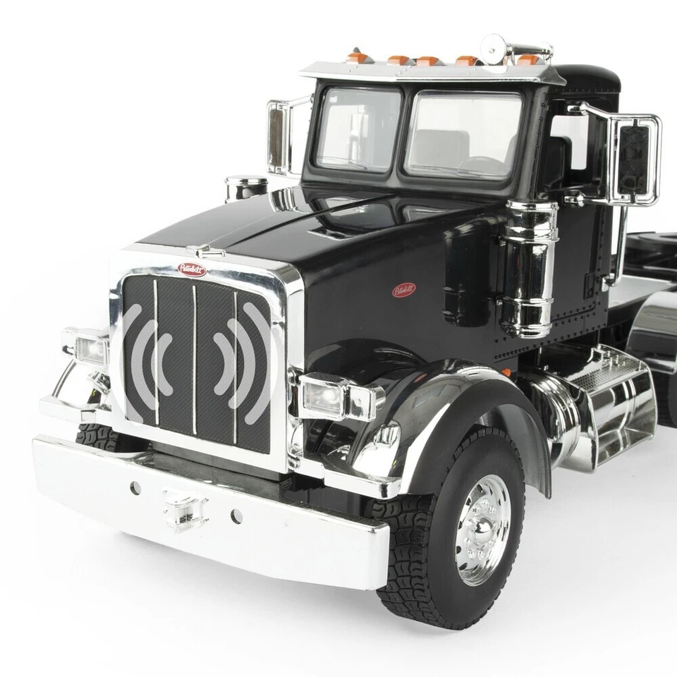1:16 Peterbilt Truck with Grain Trailer - Image 3 of 4