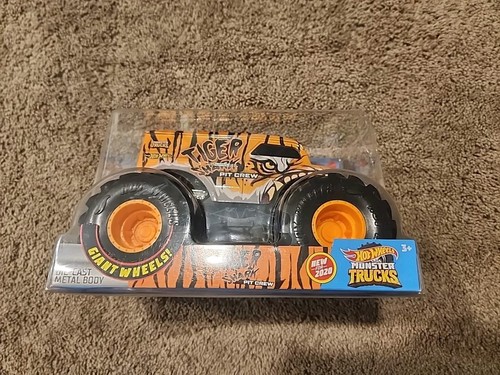 2020 HOT WHEELS Monster Jam Trucks TIGER SHARK PIT CREW 1/24 Scale Giant Wheels
