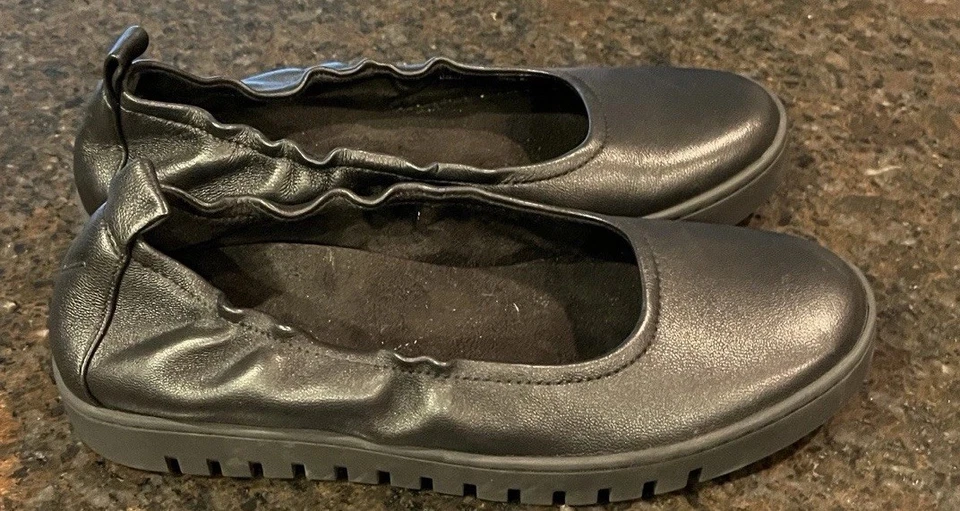 Vionic Black Leather Uptown Ballet Slip-ons, Women’s US Size 8.5 - Image 2 of 4