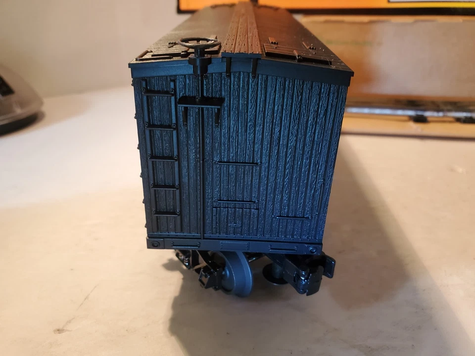 MTH Rail King 30-78045 Manhattan Brewing Co 19th Century Reefer 2007 New OB READ - Image 4 of 4