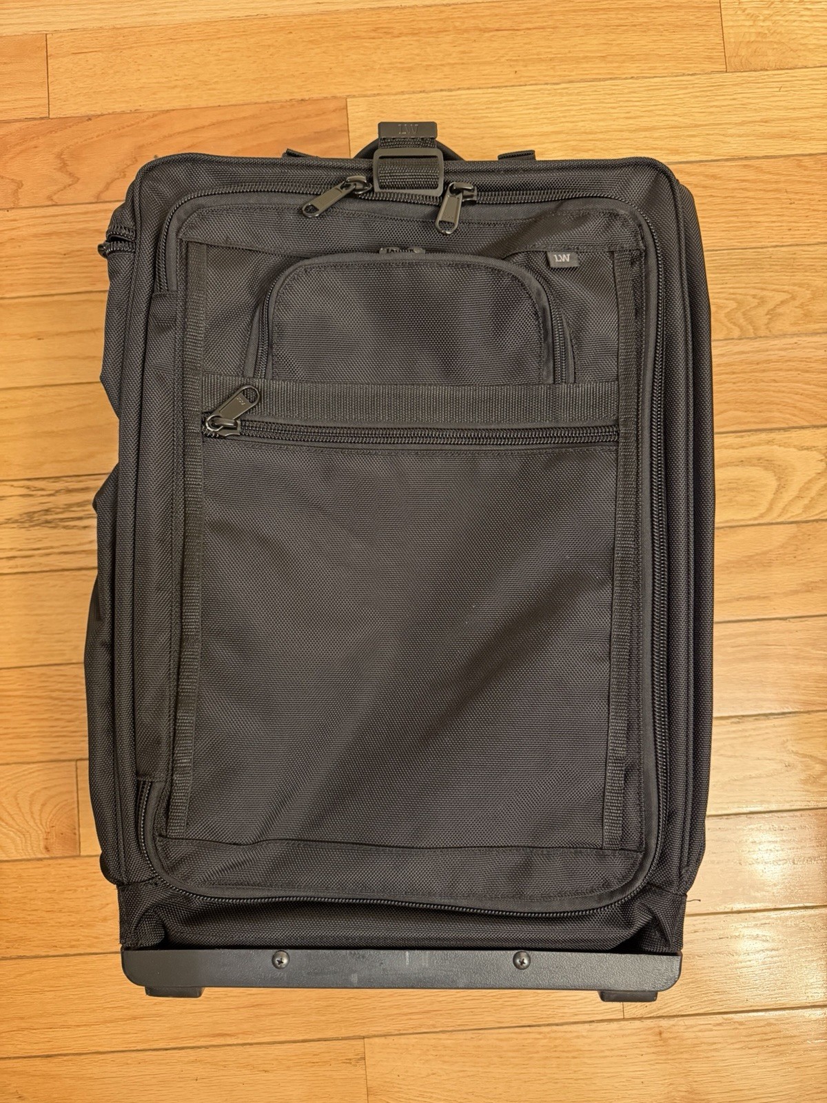 Luggage Works Executive 22'' Rolling Bag