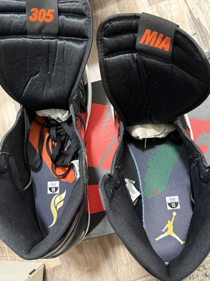 SoleFly x Air Jordan 1 Retro OG Friends Family High Art Basel Foto 4 de 4