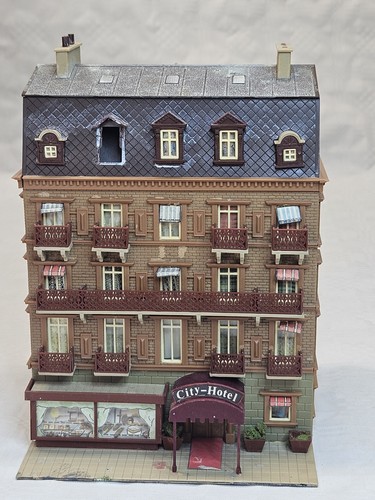 VOLLMER 50781 H0 CITY HOTEL terminado de montar coleccionista vintage MODELO FERROVIARIO DEFECTOS  | Condition: Gebraucht