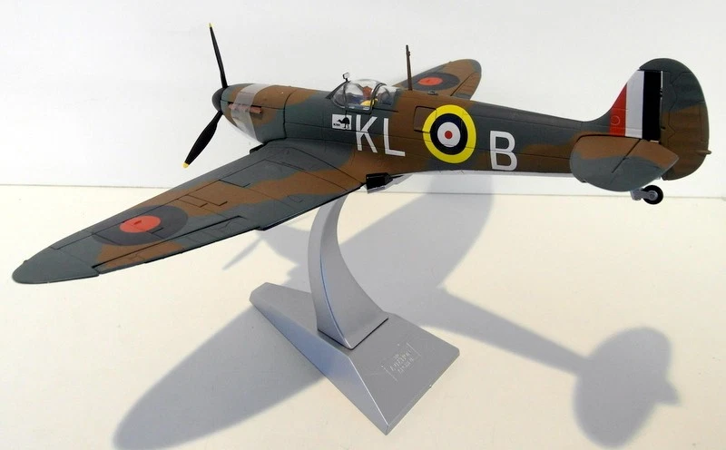 Corgi 1/32 AA33904 Spitfire Mk1 N31383/KL-B Kiwi Alan Deere RAF - Image 2 of 4