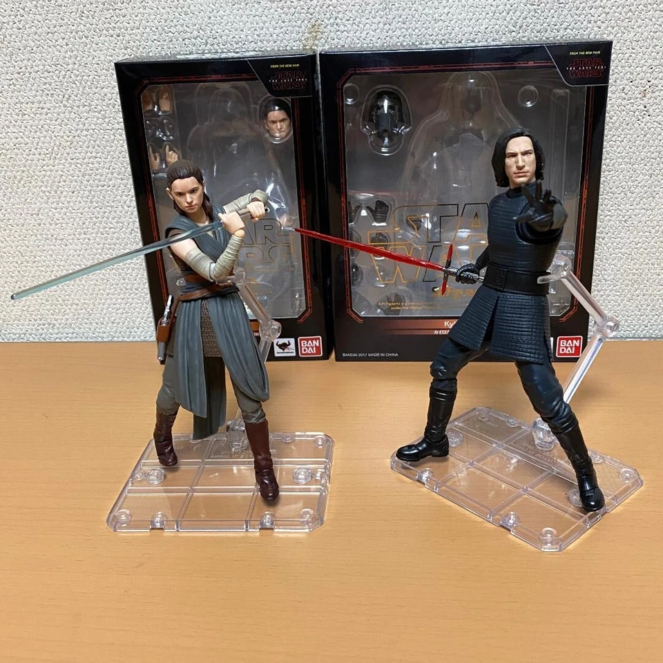 S.H. Figura Bandai Figuarts Kylo Ren & Rey Star Wars THE LAST JEDI "Excelente" Foto 2 de 4