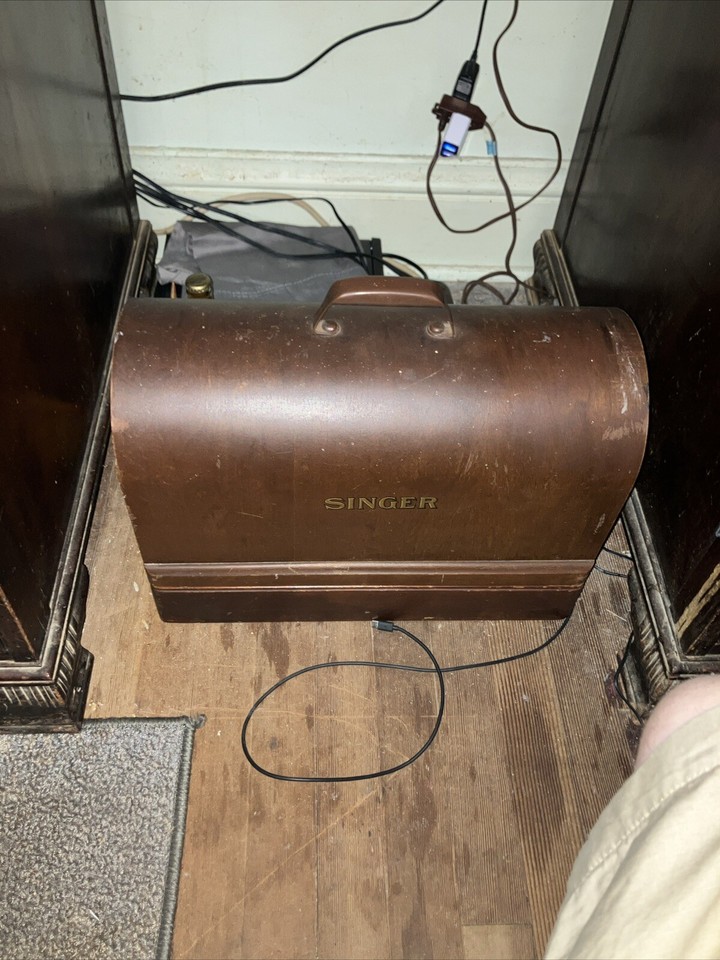 Vintage Singer Sewing Machine 99? Bentwood Wood Case With Key And Knee