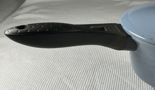 VTG LE CREUSET #18 Saucepan/Lid Blue Cast Iron Enamel Plastic Handle Pour Spout - Picture 5 of 24