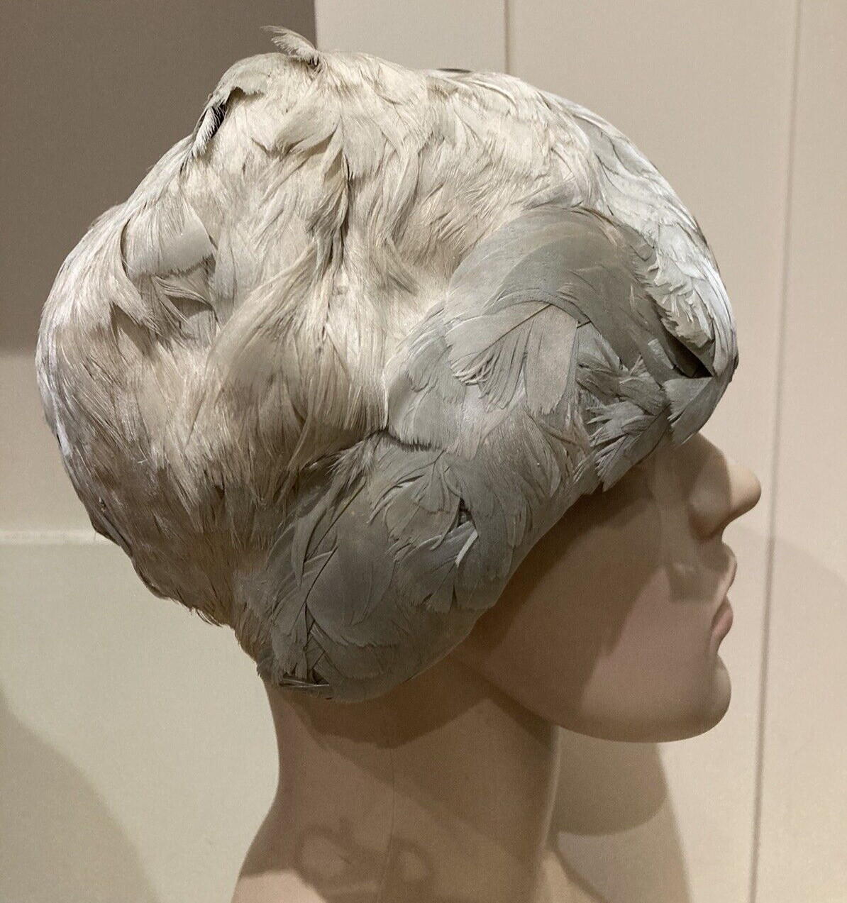 Vintage 1950s Dove Grey Dickens & Jones of Regents Street Feather Hat, Size M/L 3