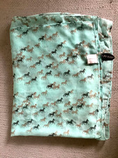 Joy Susan Turquesa Correr Caballos Bufanda 71”x27” NUEVO CON ETIQUETA Azul Aqua Bonito