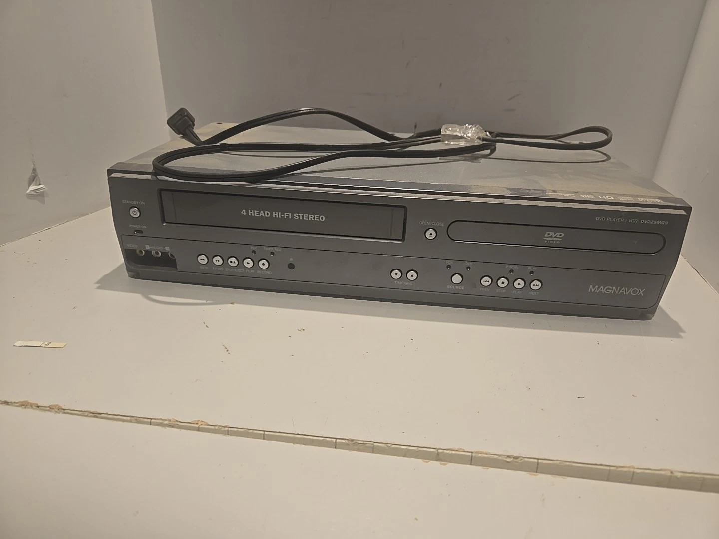 Magnavox DVD/VCR Combo Player - No Remote DV225MG9 VCR ISSUE- FOR PARTS/REPAIR