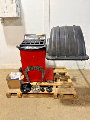 Snap-on EEWB304A Computer Wheel Balancer for Passenger Car Light Truck 115V, 1PH