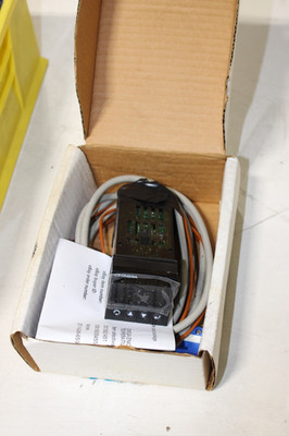 OMEGA ENGINEERING ONI16D52-EI   TEMPERATURE CONTROLLER