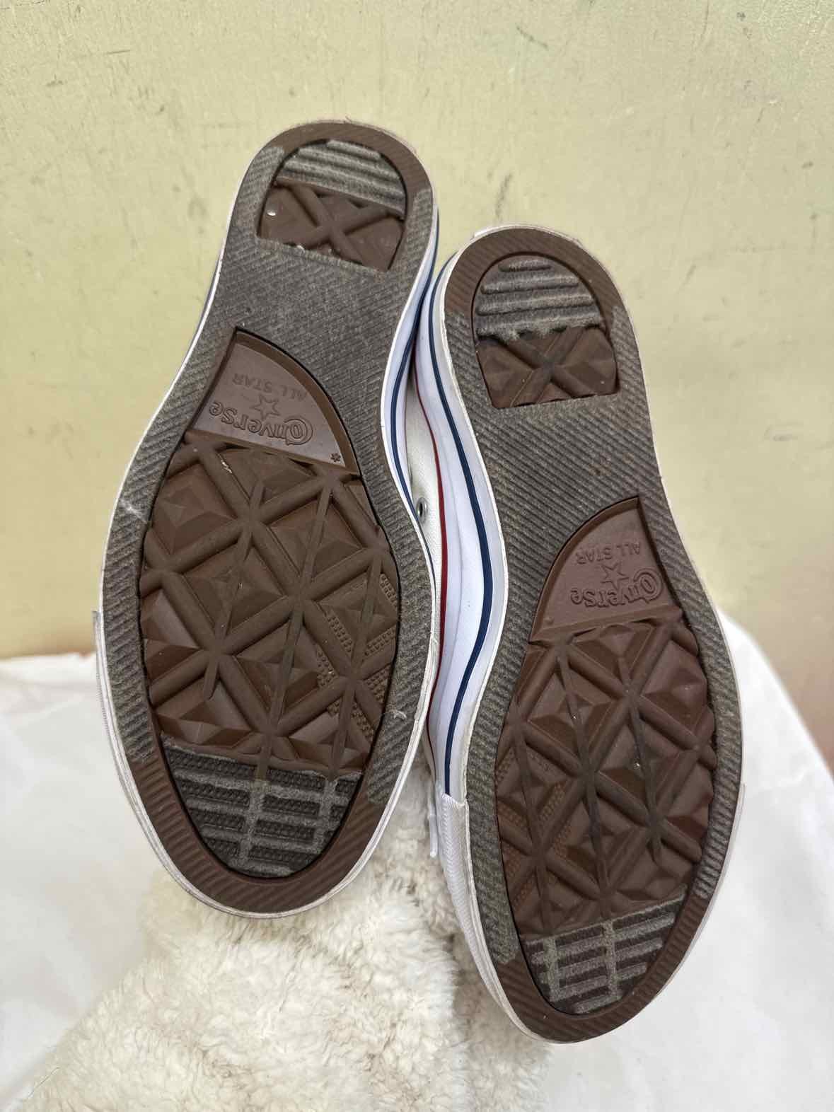 Converse Women's Size 7 White Sneakers Shoes thumbnail 3