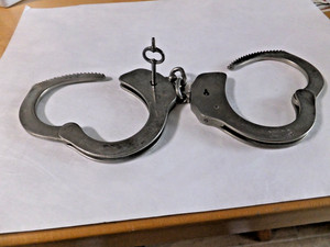 Stainless-Steel Heavy-Duty Sherlock Spanish Handcuffs -w- Key Law Enforcement