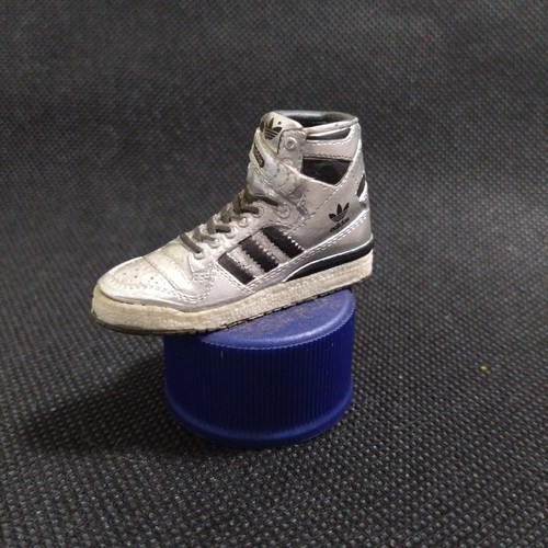 FRUM-HI silver No.15 Adidas Sneakers Shoes Bottle Cap Mini Figure Japan Vintage - Picture 2 of 5