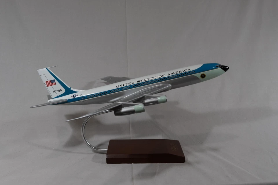 1/100 VC-137 "Air Force One" 707 - Imagem 4 de 4