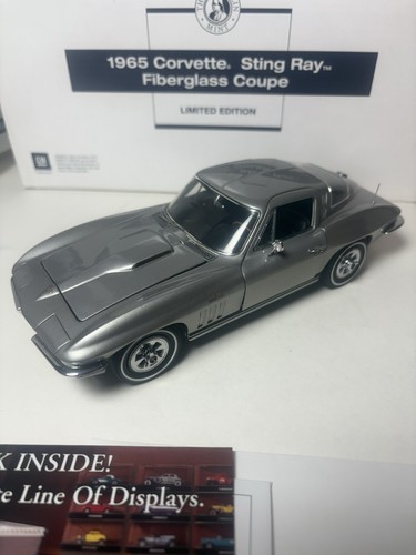Corvette Sting Ray 1965 Franklin Mint carrocería de fibra de vidrio 1:24 LE 600/1965 S11E932 - Imagen 2 de 17