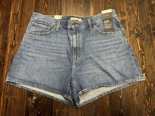 Levi s Premium 80 s Mom High Rise Shorts, Women s Size 33, Medium Wash, NWT