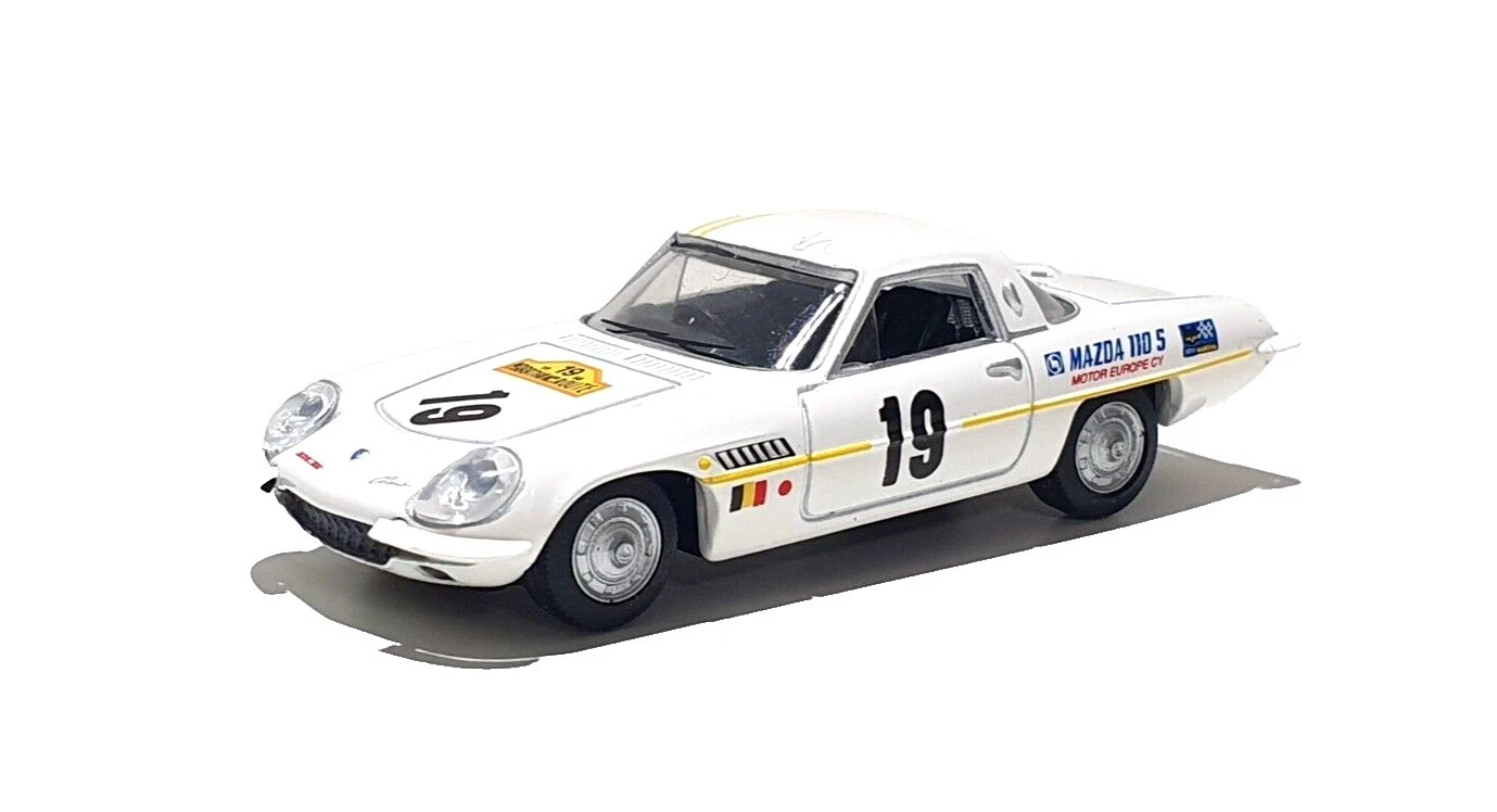 Белые литые модели спортивных и туристических автомобилей 1968 год года выпуска автомобиля