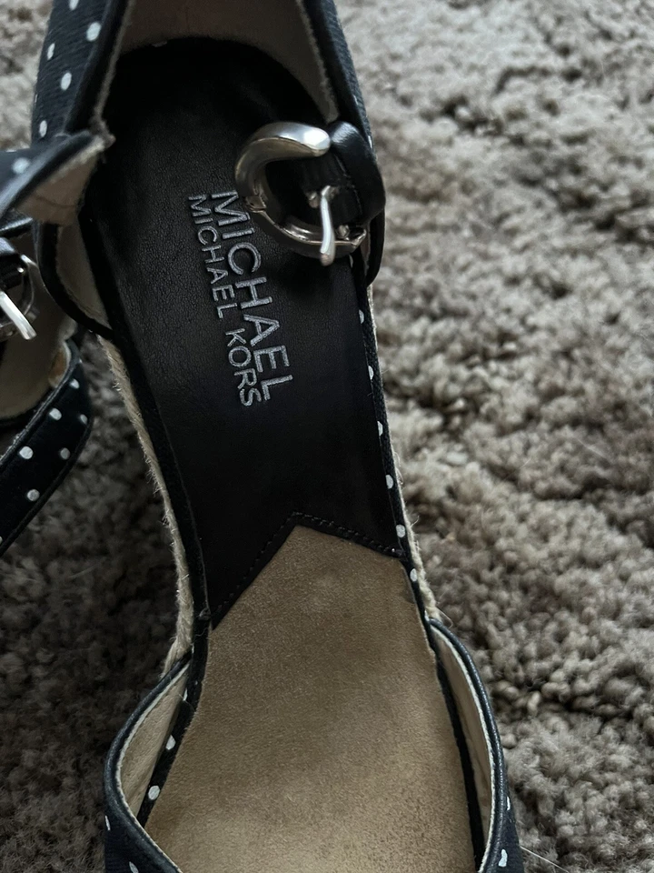 Michael Kors branco bolinhas lona peeptoe juta cunhas 6.5 alça de tornozelo - Imagem 3 de 4