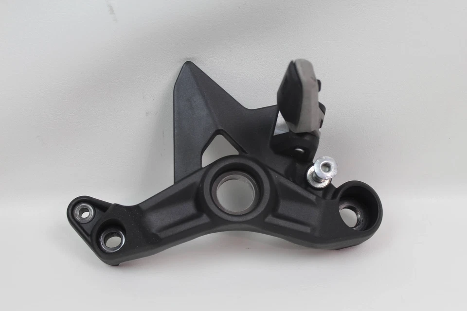 Soporte de montaje y clavija lateral izquierdo Ducati Monster 821 18-19 82413212BB Foto 4 de 4