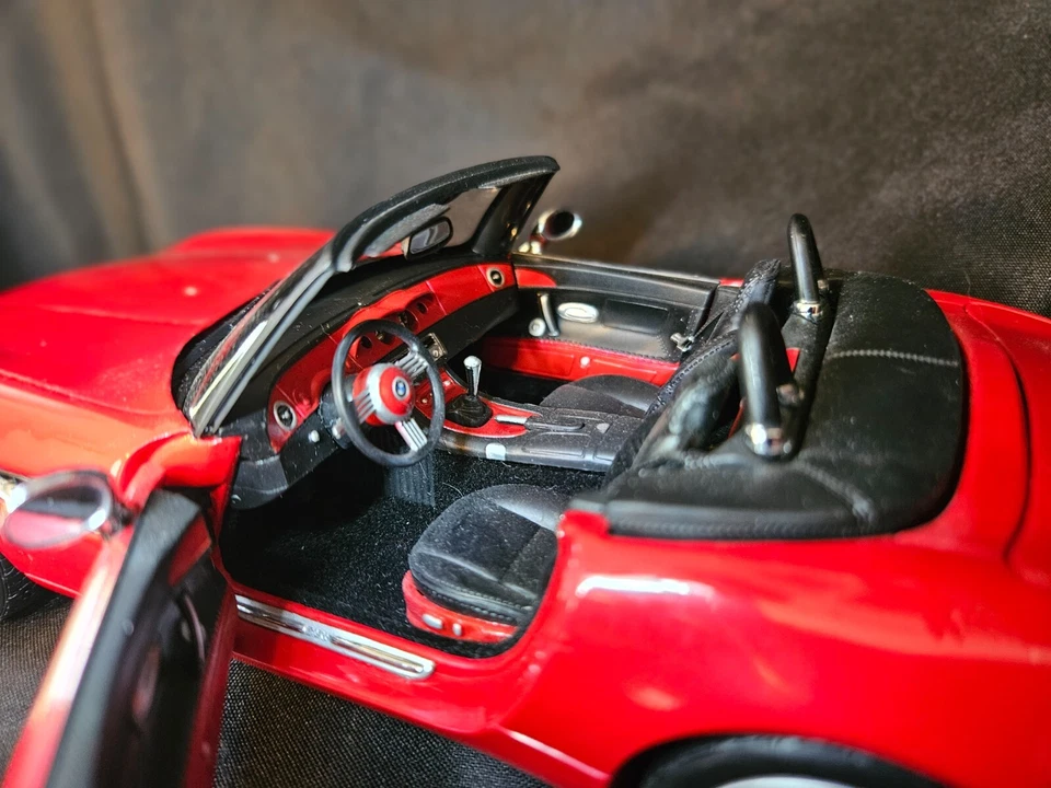 Kyosho BMW Z8 escala 1:18 Inv. #1074 Foto 2 de 4