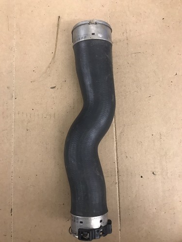 Original BMW 5er F07 F10 F11 Ladeluftleitung Ladeluftschlauch Turbolader 7810614