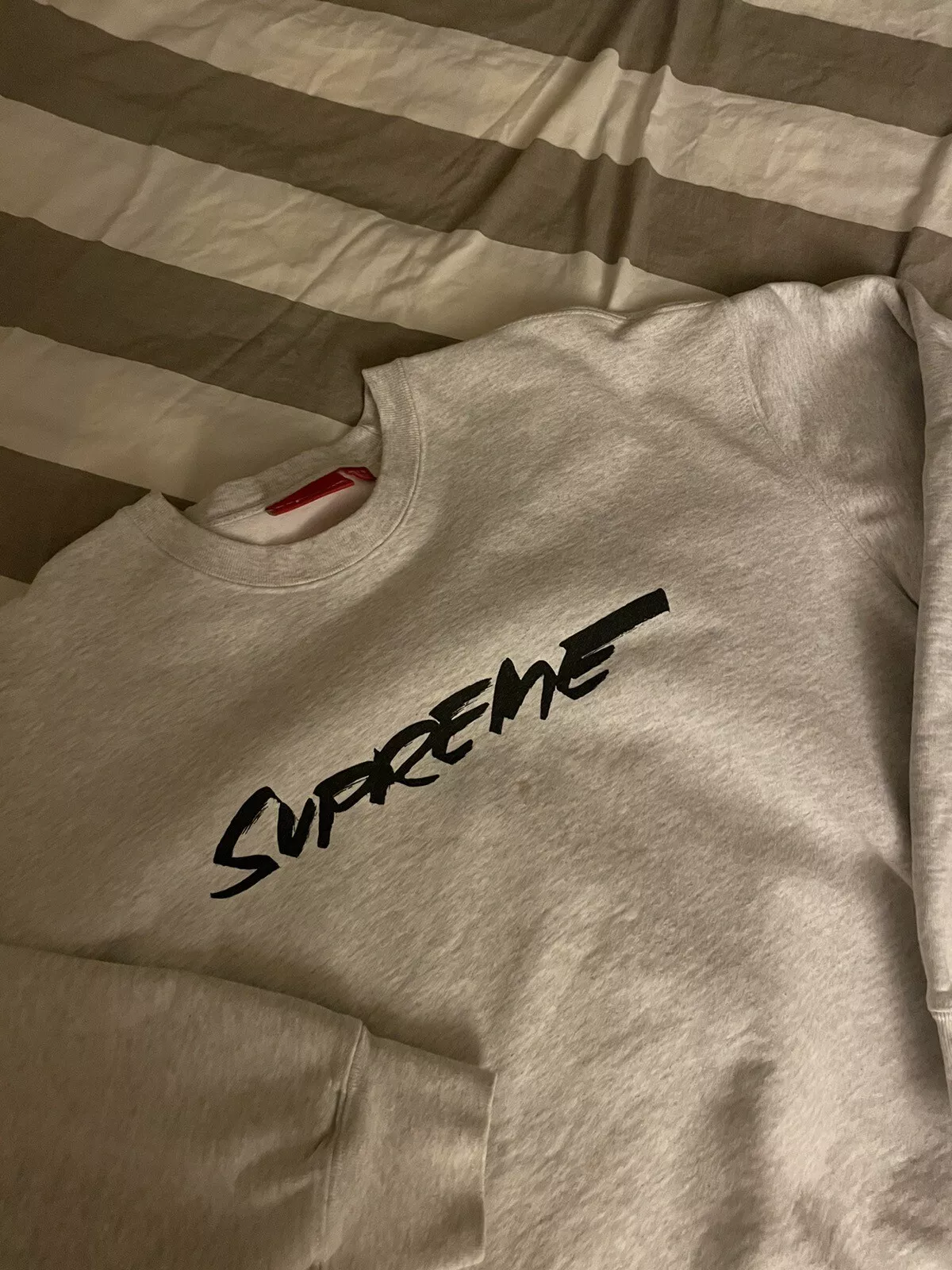 Crewneck logo Supreme Futura   gris cendres   X grand