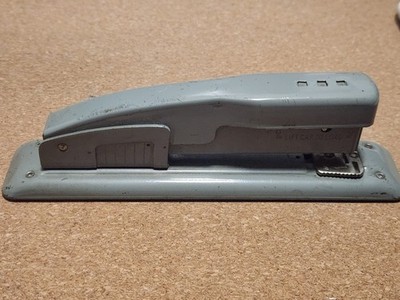 Vintage Hefter / Tacker ''Swingline 400'', grau, guter Zustand, inkl. Klammern