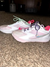 Nike Women s Size 6 Zoom Volleyball Shoes